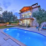 Candan Kaş